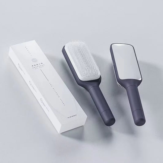 SELF-CLEANING WOMAN'S COMB